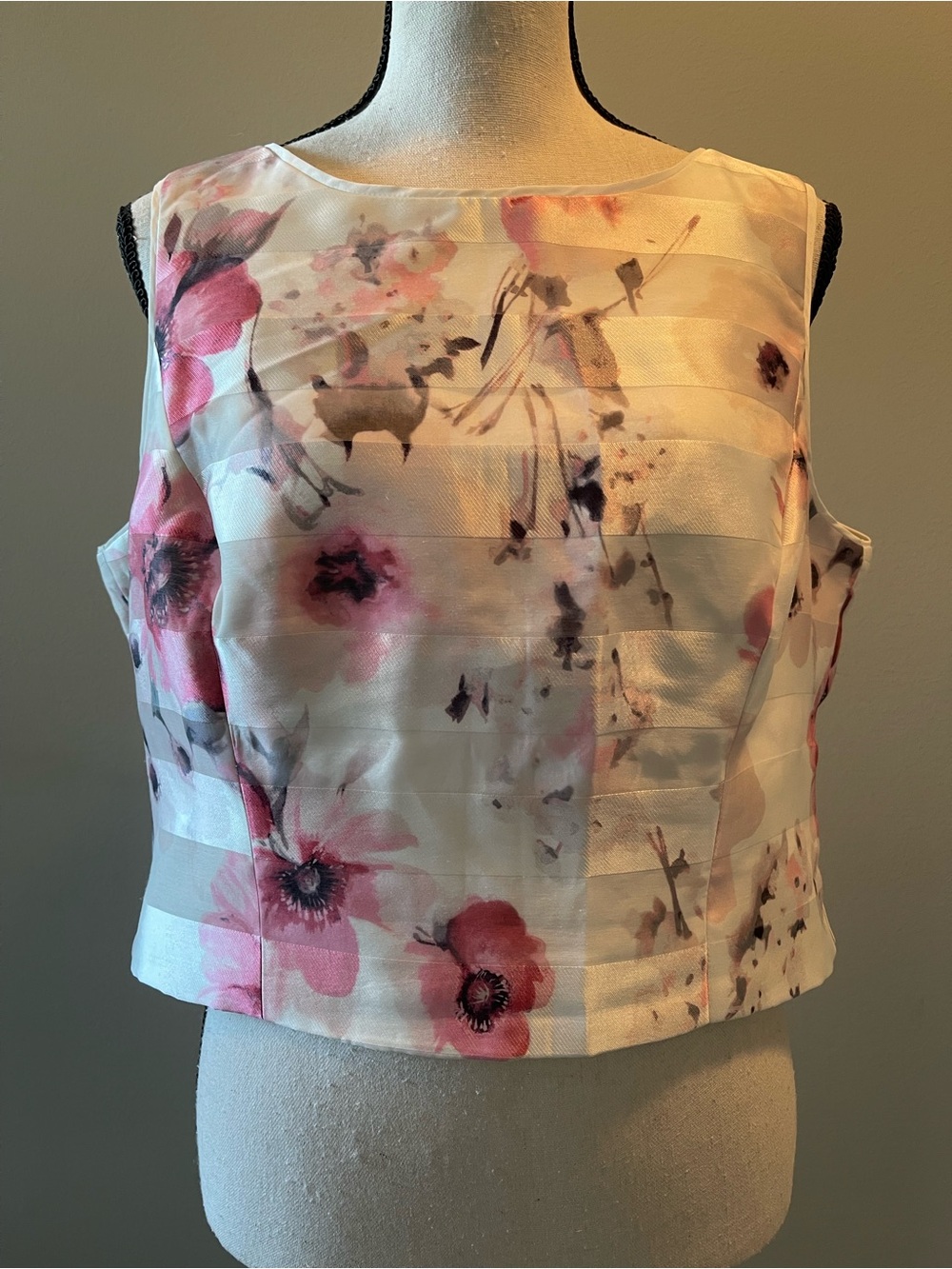 White House Black Market Pink and White Floral Crop Top